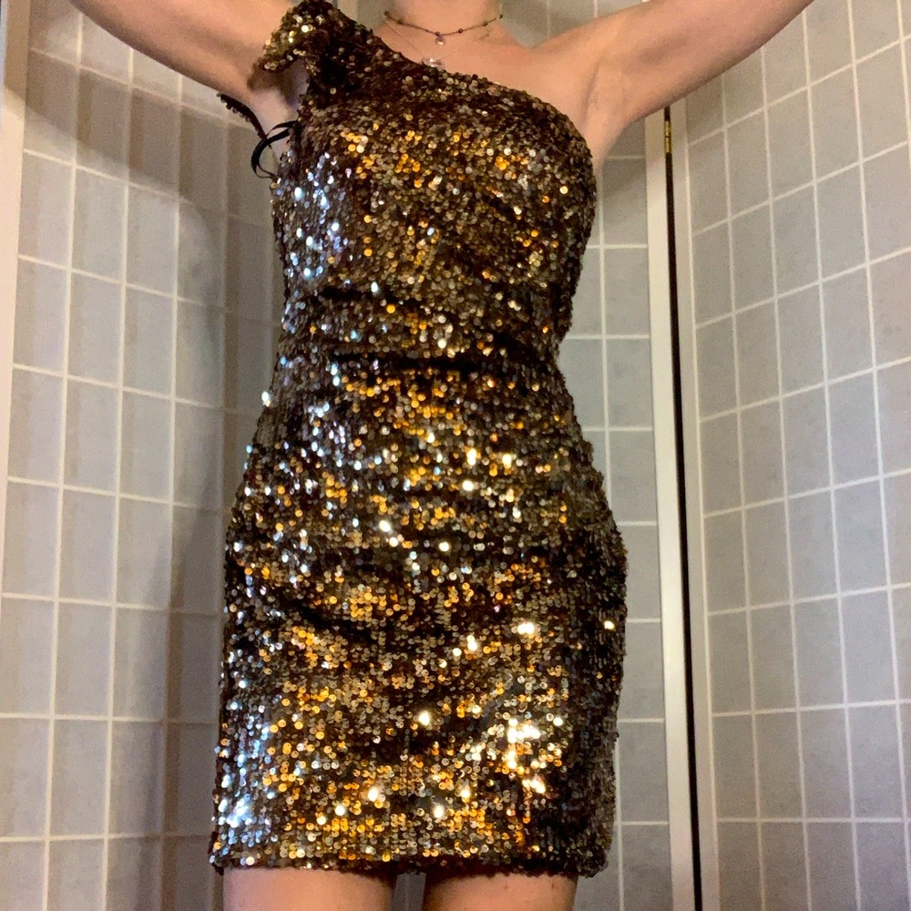 Gold large sequin short party dress